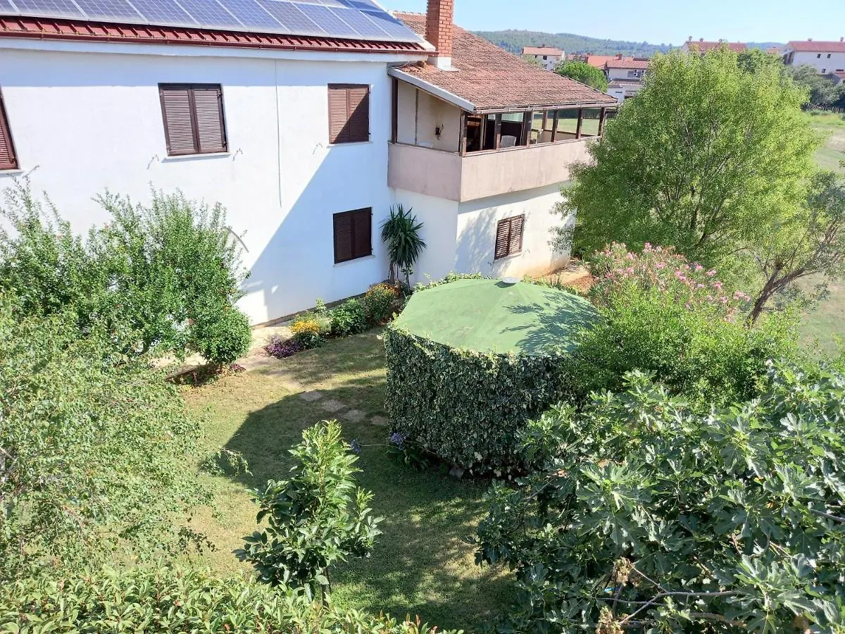 Viva Apartment Pomer 0*,  Croatia